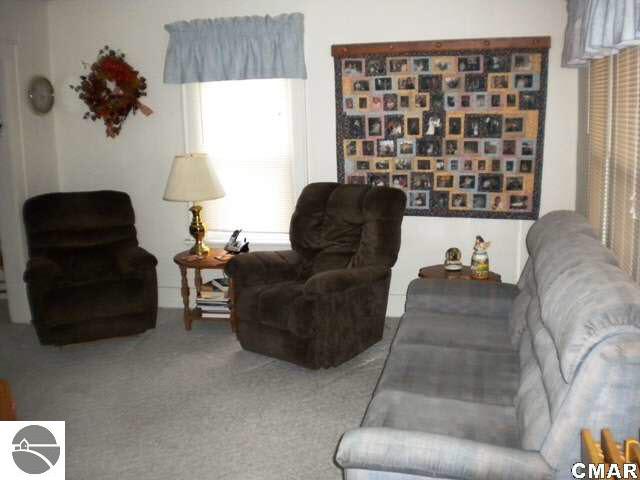 159 Moyer Avenue Alma, MI 48801 - Photo 4 of 20 1769263-3.JPG