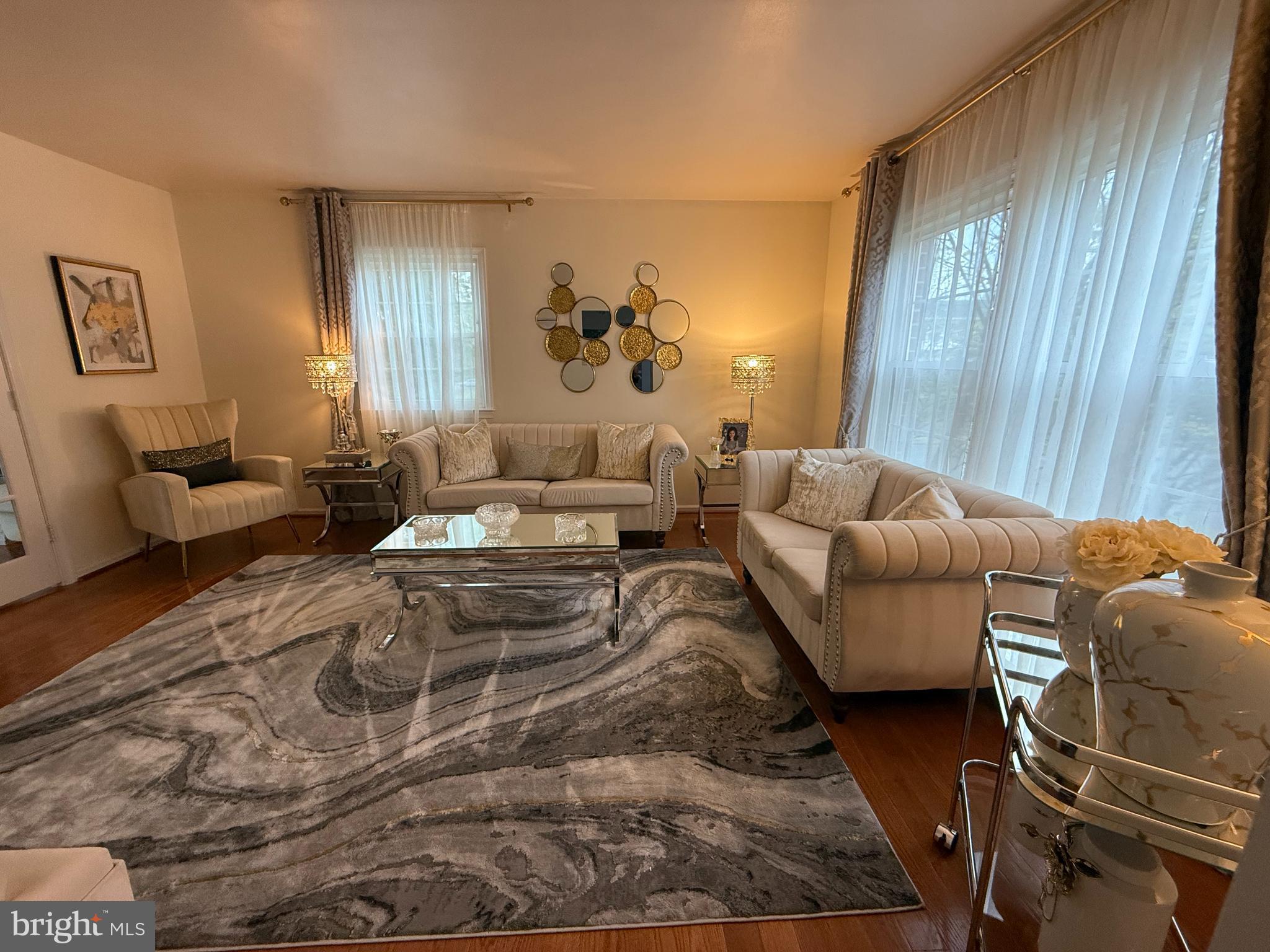 4082 Braxton Road Chantilly, VA 20151 - Photo 18 of 40 a living room with furniture and a window