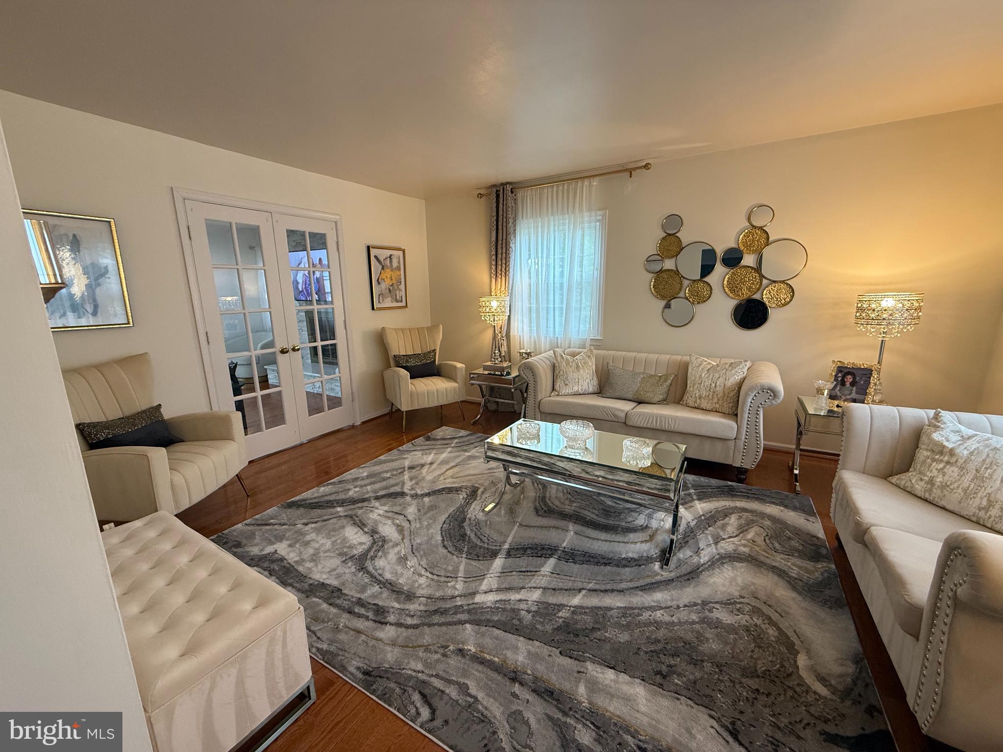 4082 Braxton Road Chantilly, VA 20151 - Photo 19 of 40 a living room with furniture and wooden floor