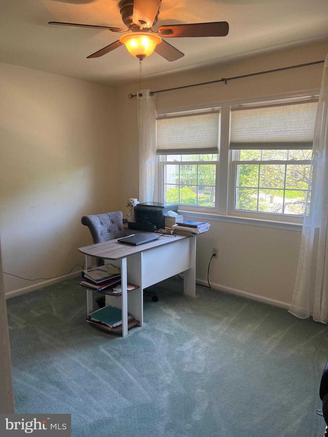 4082 Braxton Road Chantilly, VA 20151 - Photo 24 of 40 a workspace with furniture and window