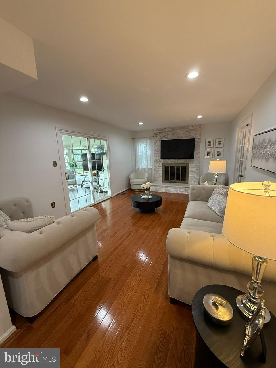 4082 Braxton Road Chantilly, VA 20151 - Photo 3 of 40 a living room with furniture and a large window