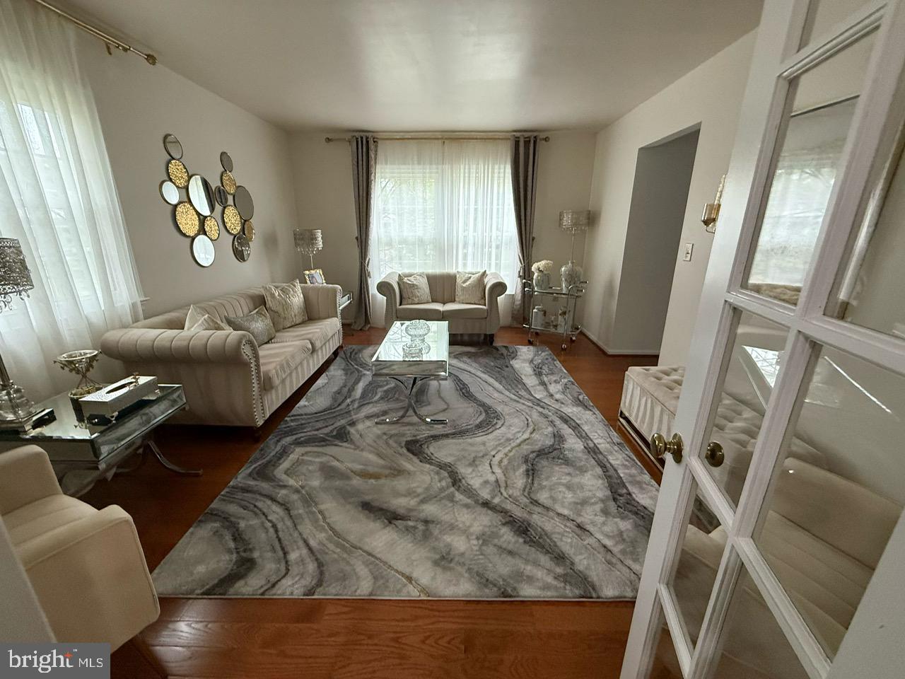 4082 Braxton Road Chantilly, VA 20151 - Photo 10 of 40 a living room with furniture and a large window