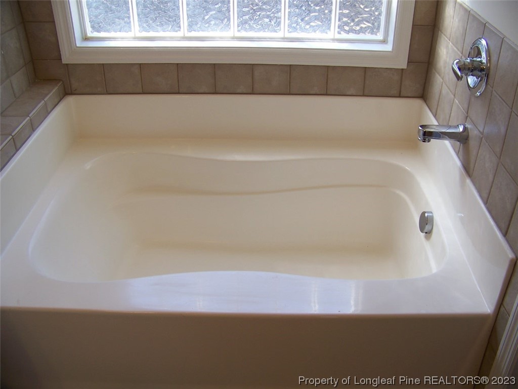 92 Cobblestone Drive Spring Lake, NC 28390 - Photo 17 of 24 a bathroom with a bathtub