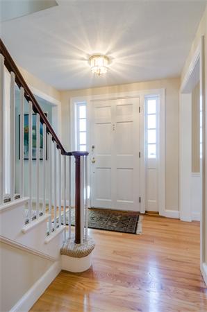 312 Woodcliff Road Newton, MA 02461 - Photo 2 of 20