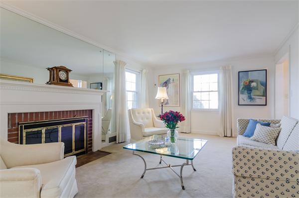 312 Woodcliff Road Newton, MA 02461 - Photo 4 of 20