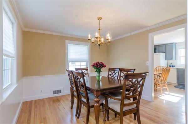 312 Woodcliff Road Newton, MA 02461 - Photo 5 of 20