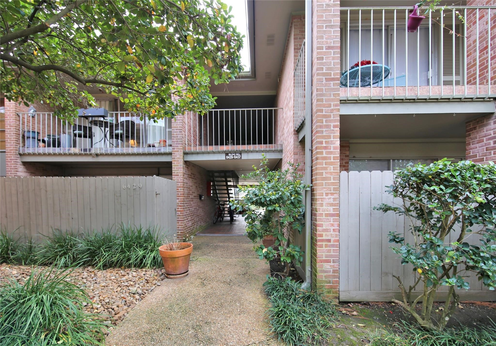 6433 Bayou Glen Road, Unit 6433 Houston, TX 77057 - Photo 19 of 19 a front view of a house with a garden