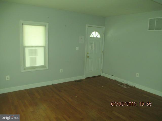 8433 Rugby Road Pasadena, MD 21122 - Photo 2 of 17 Living Room