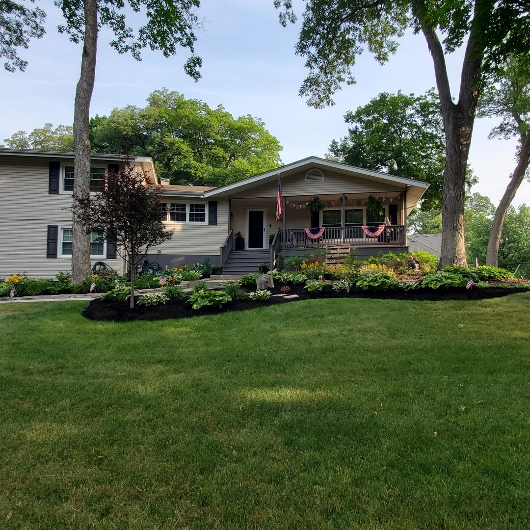 11426 South Brightway Road Mokena, IL 60448 - Photo 4 of 39 a front view of a house with a garden