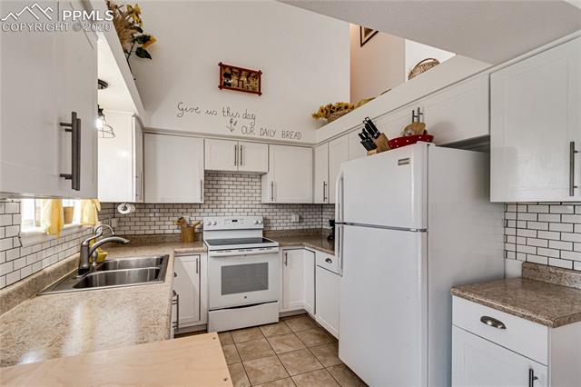 340884 Prairie Loop Elizabeth, CO 80107 - Photo 11 of 30 Gallery Image 11