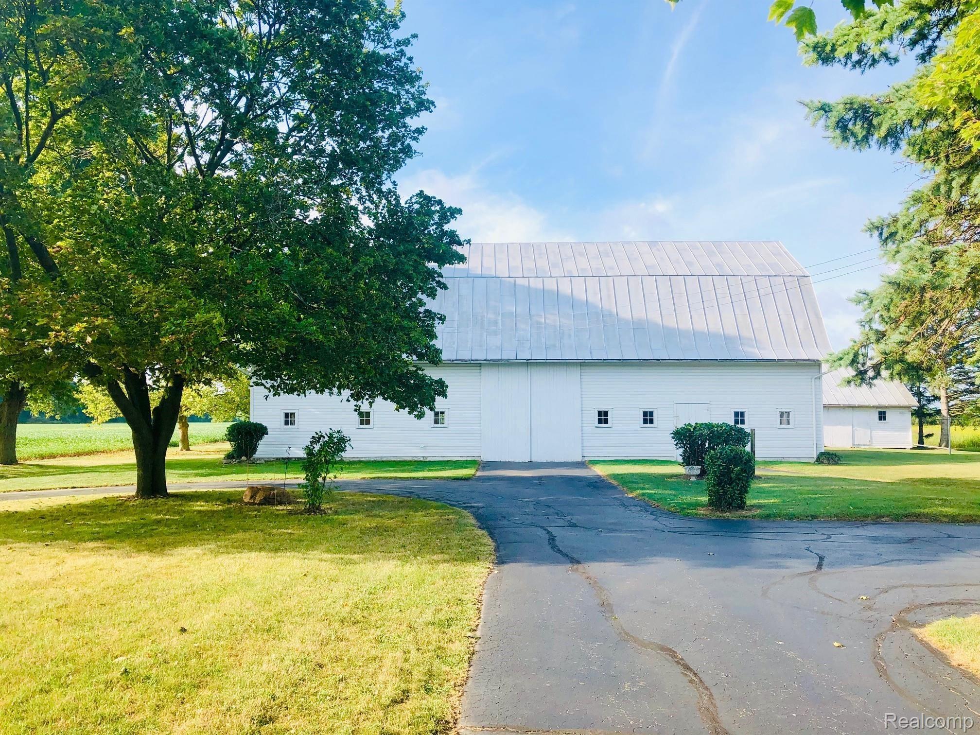 3931 East Dunbar Road Monroe, MI 48161 - Photo 10 of 46 d barn view.jpg