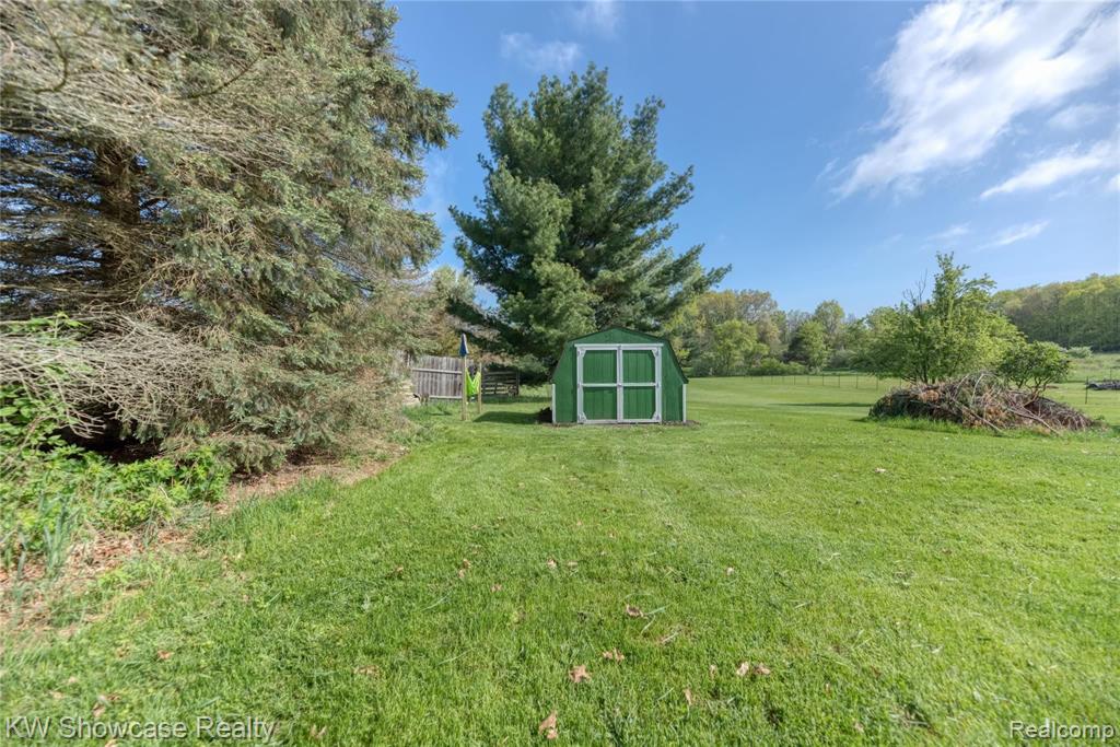 9697 Townley Road Fenton, MI 48430 - Photo 34 of 36