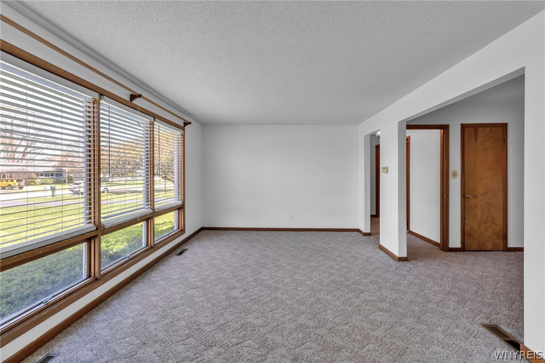7375 St Joseph Road Niagara, NY 14304 - Photo 4 of 47