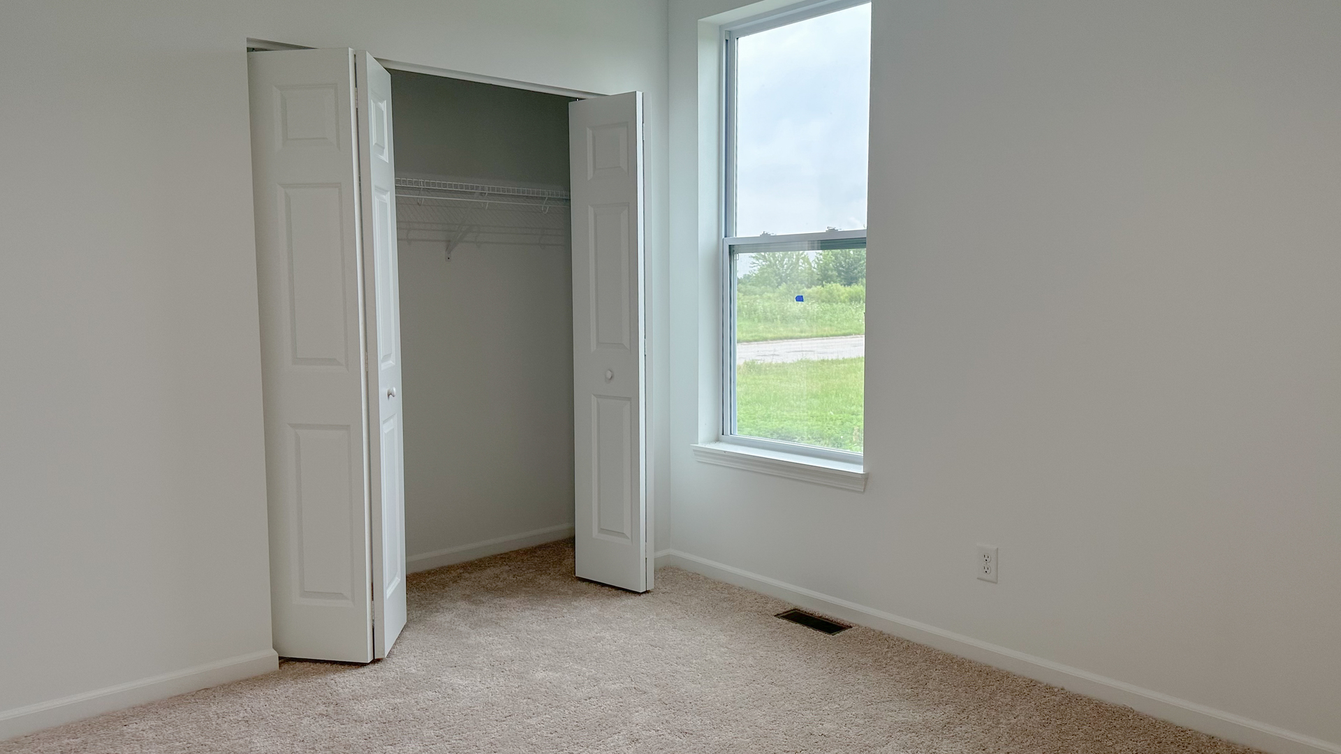 119 West Cache Isle Circle Channahon, IL 60410 - Photo 29 of 31 an empty room with windows and closet