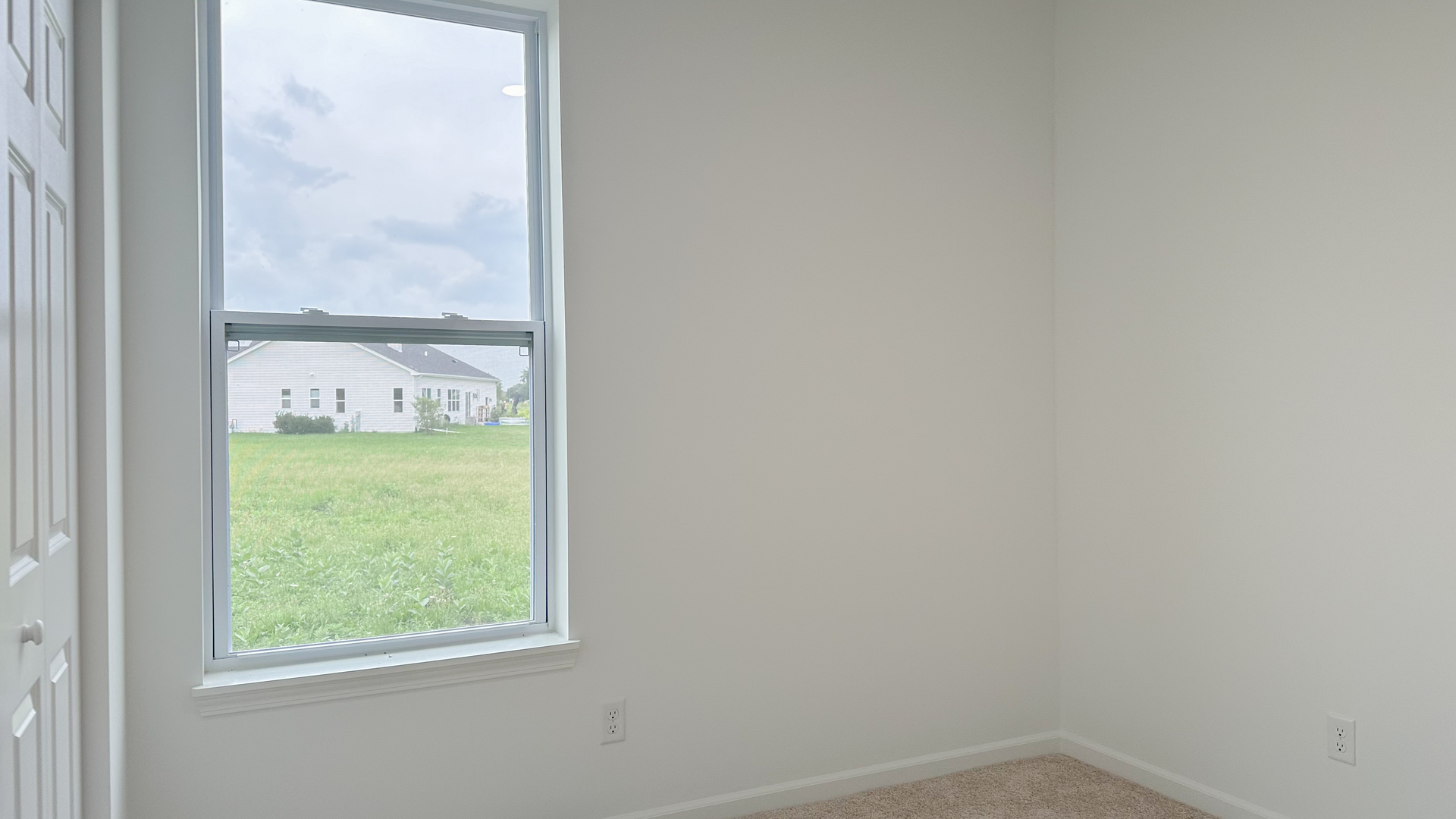 119 West Cache Isle Circle Channahon, IL 60410 - Photo 31 of 31 an empty room with a window
