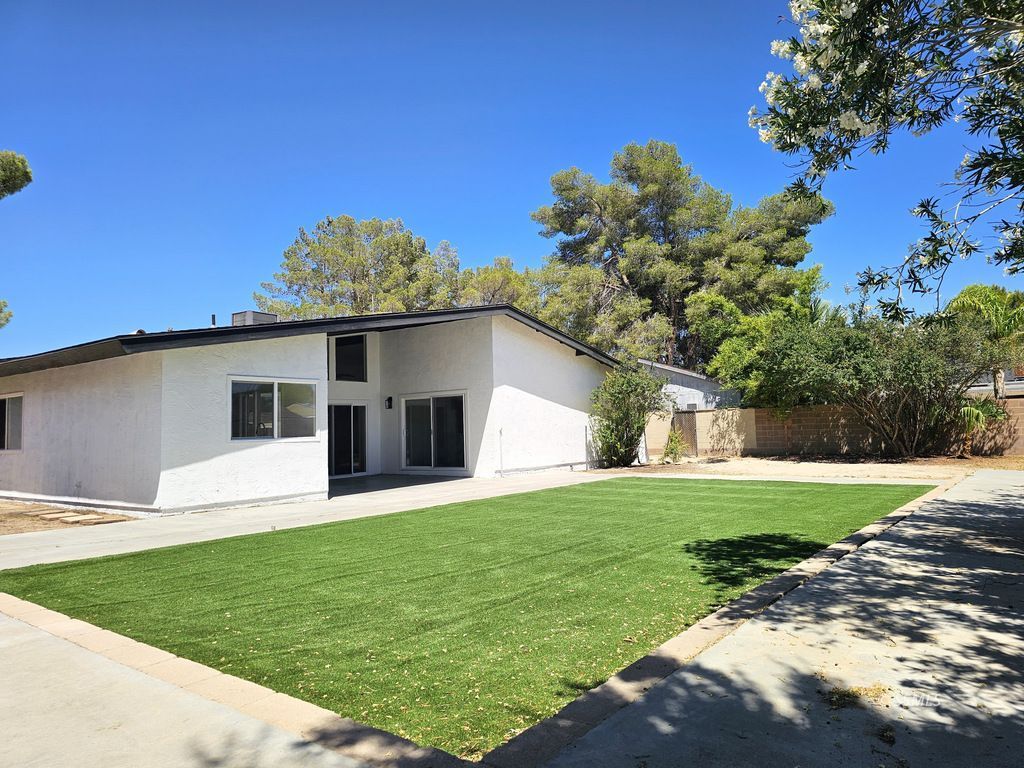 611 West Felspar Avenue Ridgecrest, CA 93555 - Photo 6 of 36
