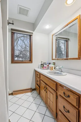 $395,000 | 2300 Bellaire Court, Des Plaines, IL 60016