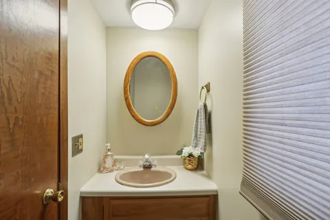 $395,000 | 2300 Bellaire Court, Des Plaines, IL 60016