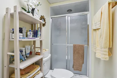 $395,000 | 2300 Bellaire Court, Des Plaines, IL 60016