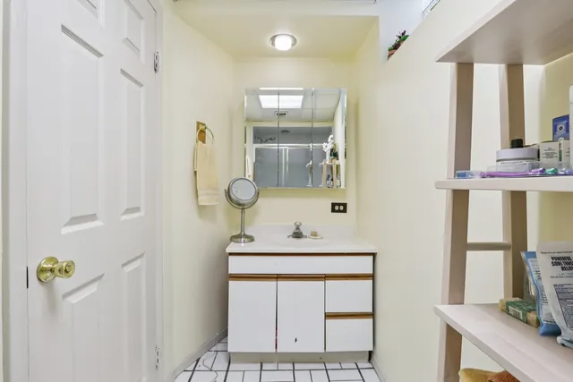 $395,000 | 2300 Bellaire Court, Des Plaines, IL 60016