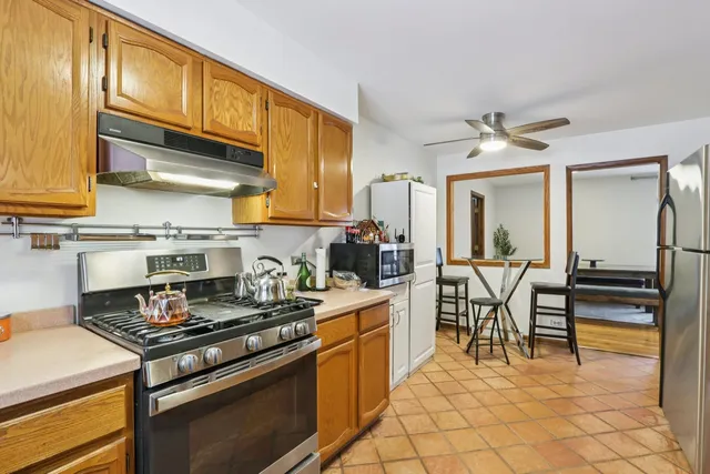 $395,000 | 2300 Bellaire Court, Des Plaines, IL 60016