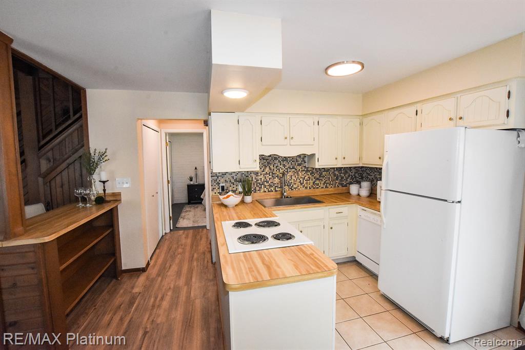 411 Fowler Street, Unit 2 Howell, MI 48843 - Photo 15 of 30