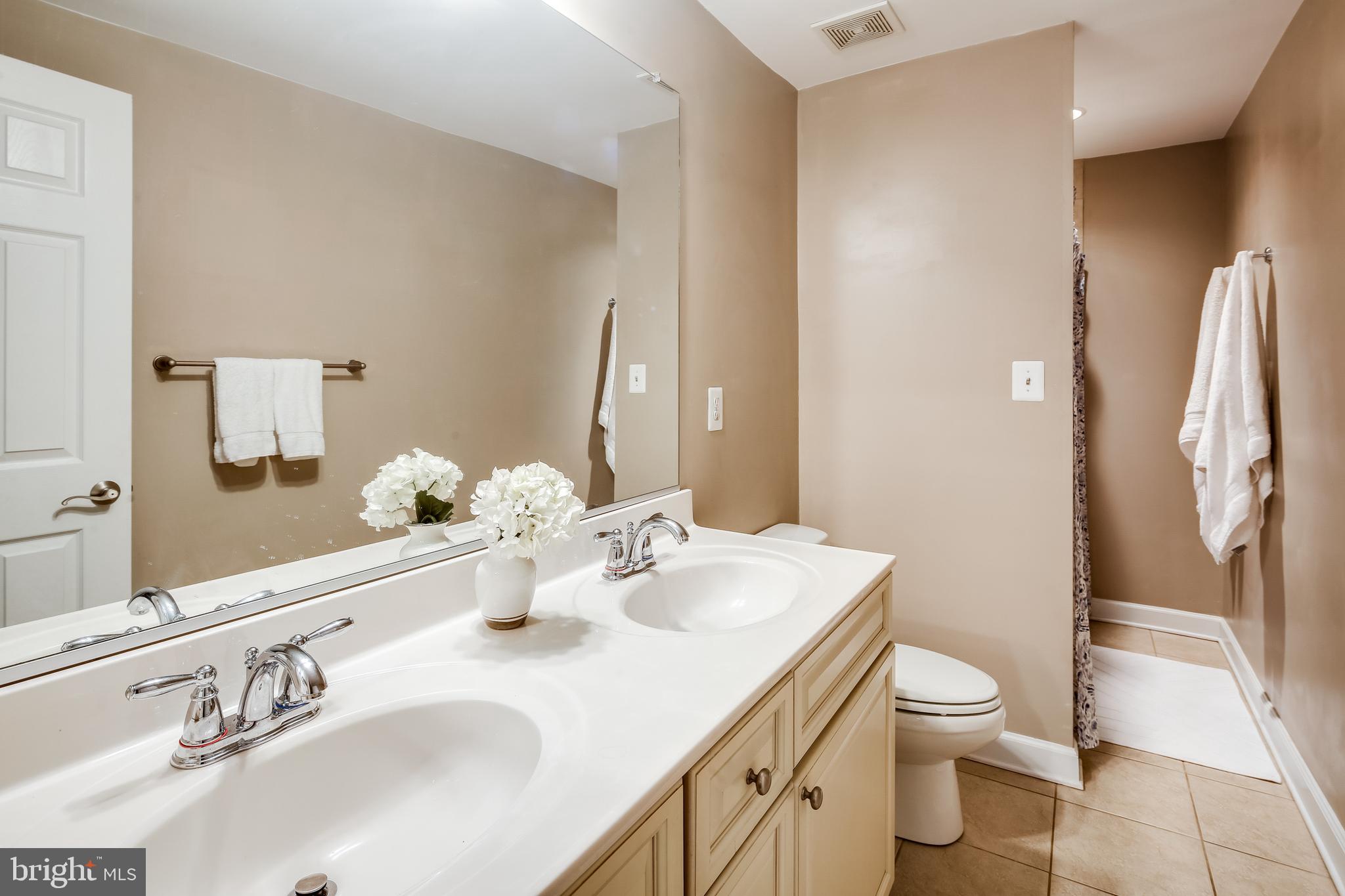 1433 Decatur Street Baltimore, MD 21230 - Photo 20 of 30 Attached Master Bath
