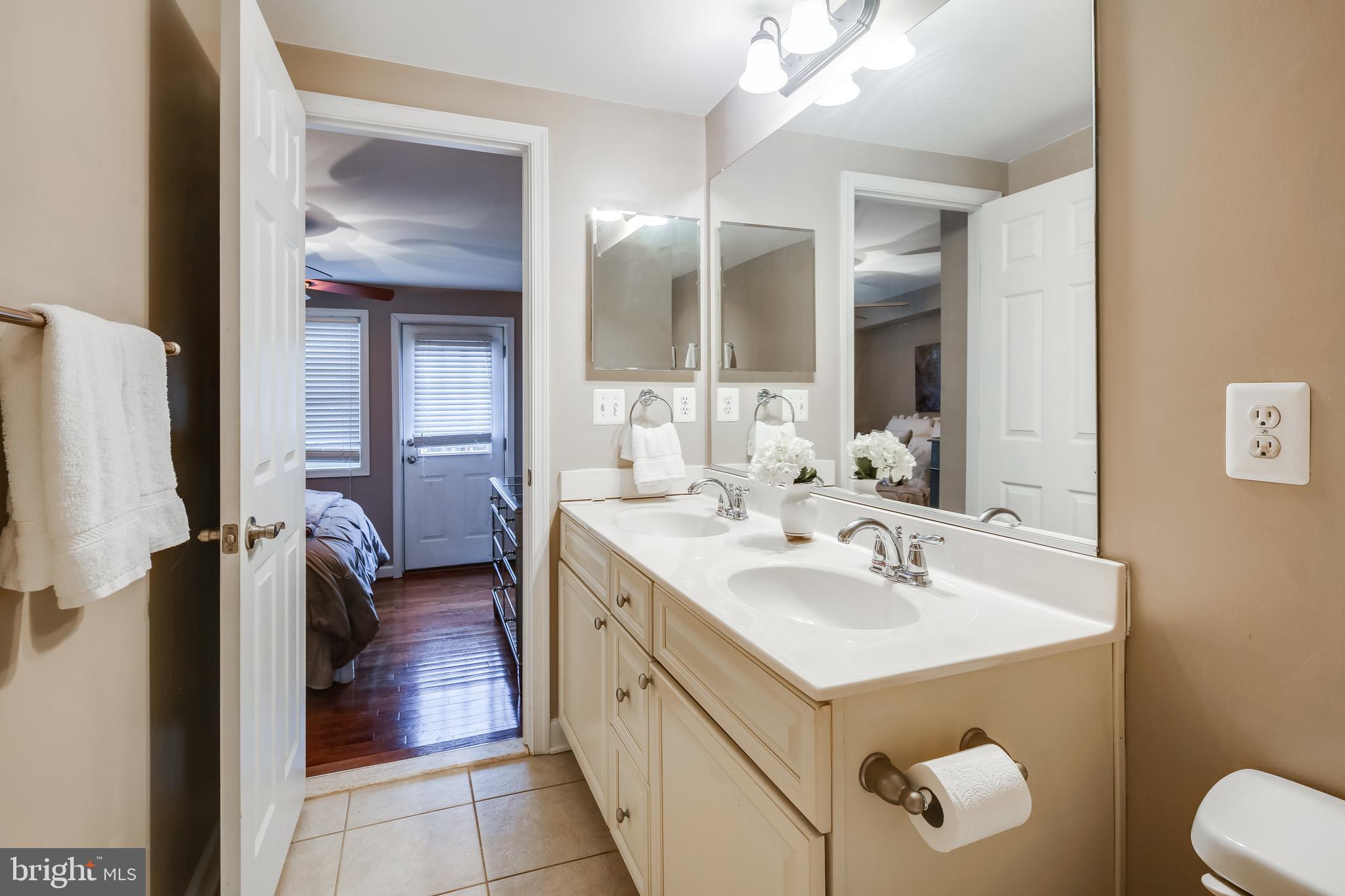 1433 Decatur Street Baltimore, MD 21230 - Photo 21 of 30 Attached Master Bath