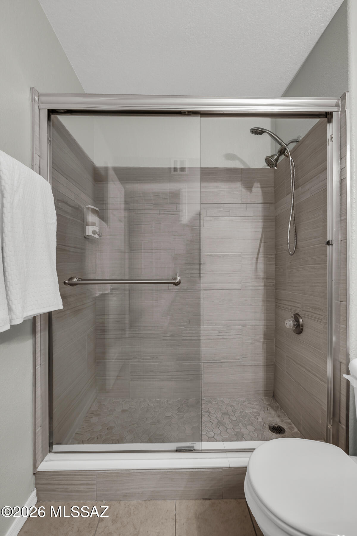 5855 North Kolb Road, Unit 1102 Tucson, AZ 85750 - Photo 17 of 47 Guest Bath