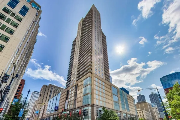 $2,550 | 545 North Dearborn Street, Unit 2506, Chicago, IL 60654
