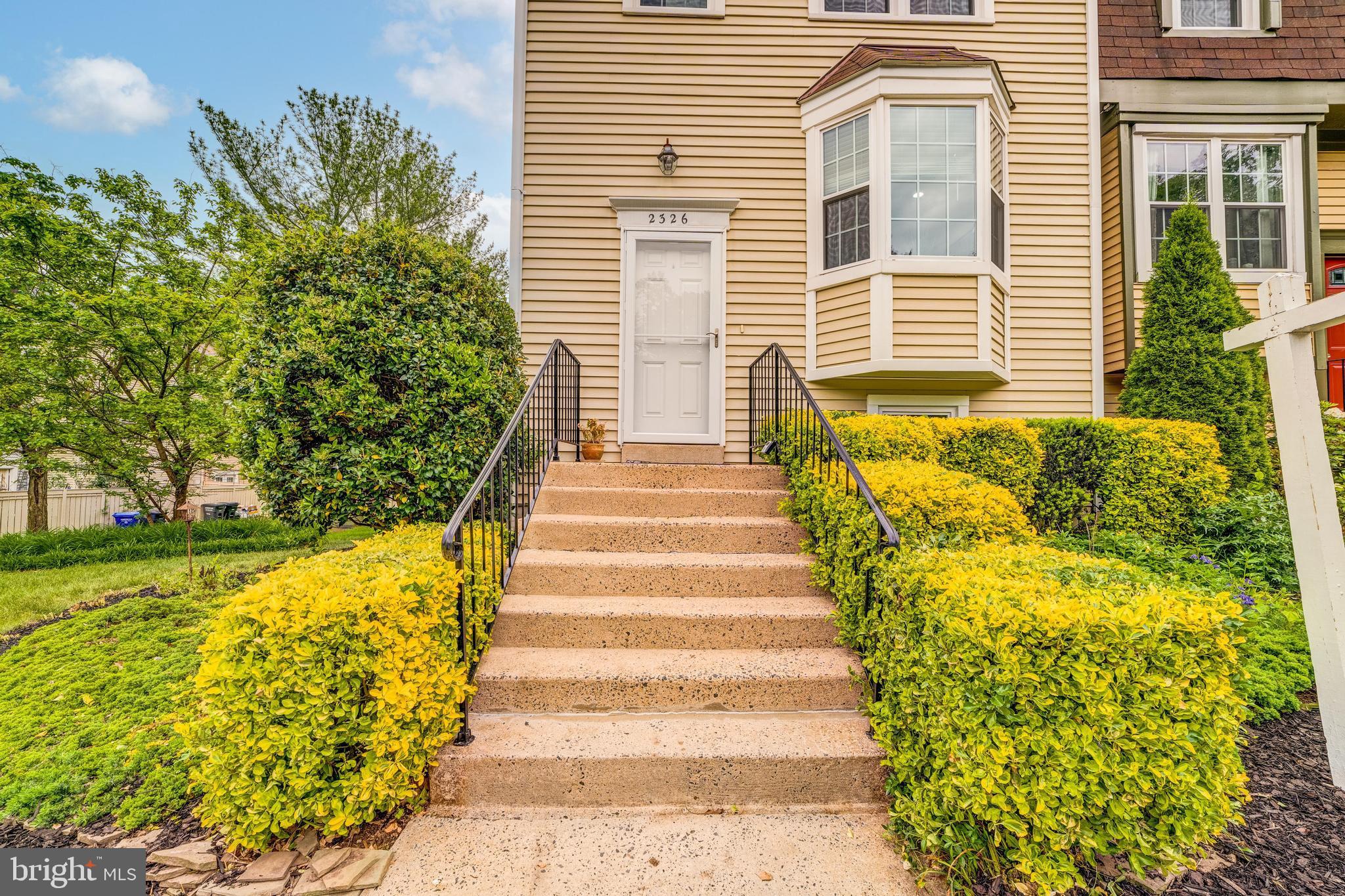 2326 Hunters Square Court Reston, VA 20191 - Photo 3 of 78