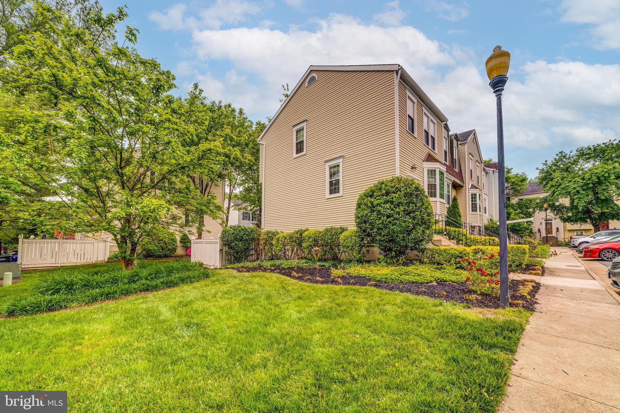 2326 Hunters Square Court Reston, VA 20191 - Photo 5 of 78