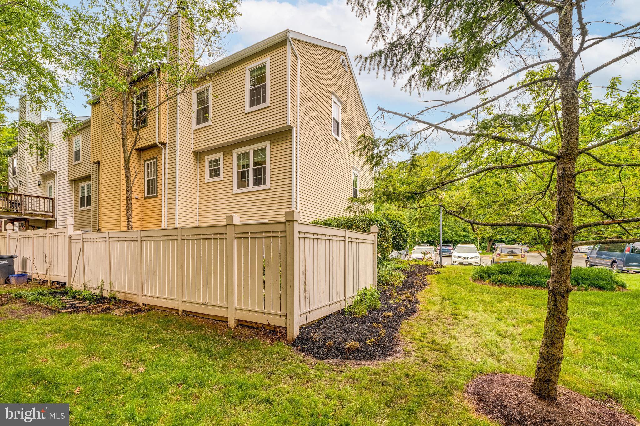 2326 Hunters Square Court Reston, VA 20191 - Photo 6 of 78