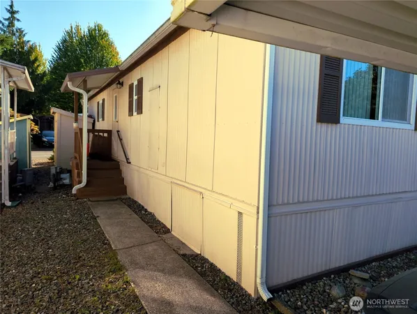 a view of a back yard of the house