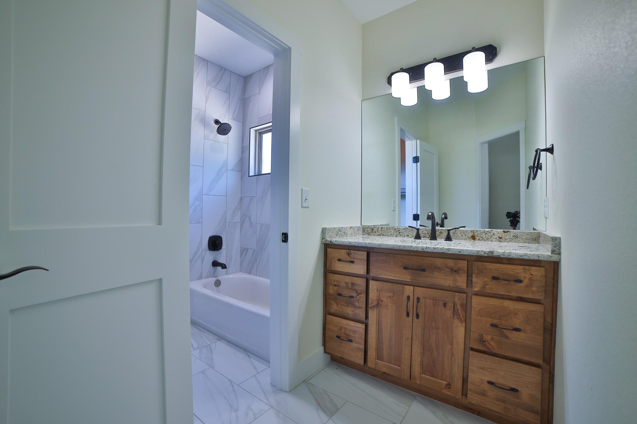 4941 Lost Cove Road Grove, OK 74344 - Photo 35 of 66 Jack & Jill Bath Private Vanities each side