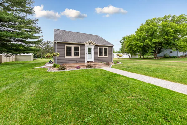 $199,900 | 111 Joy Avenue Southwest, Madelia, MN 56062