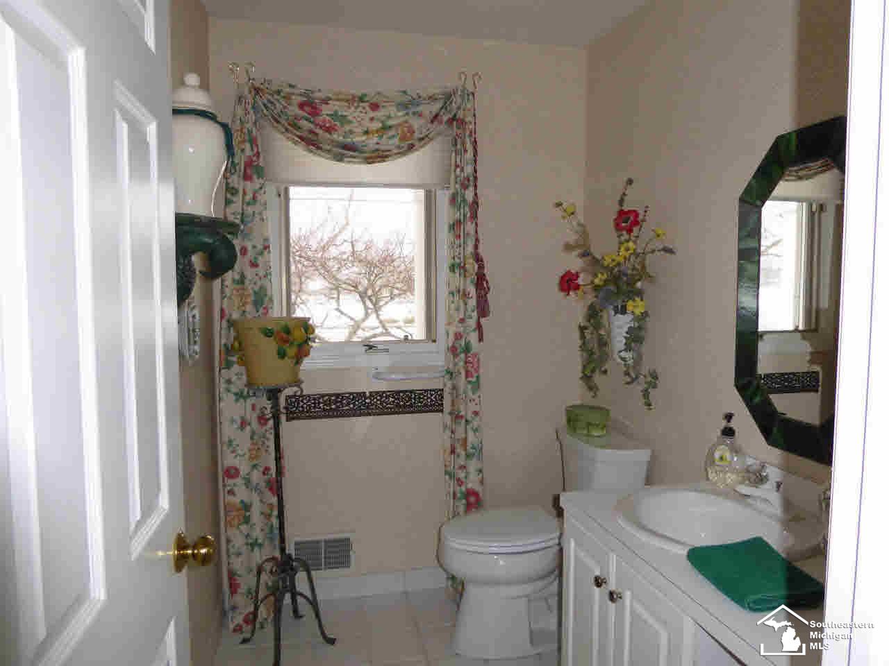 2210 North Custer Road Monroe, MI 48162 - Photo 8 of 25 Lower Half Bath
