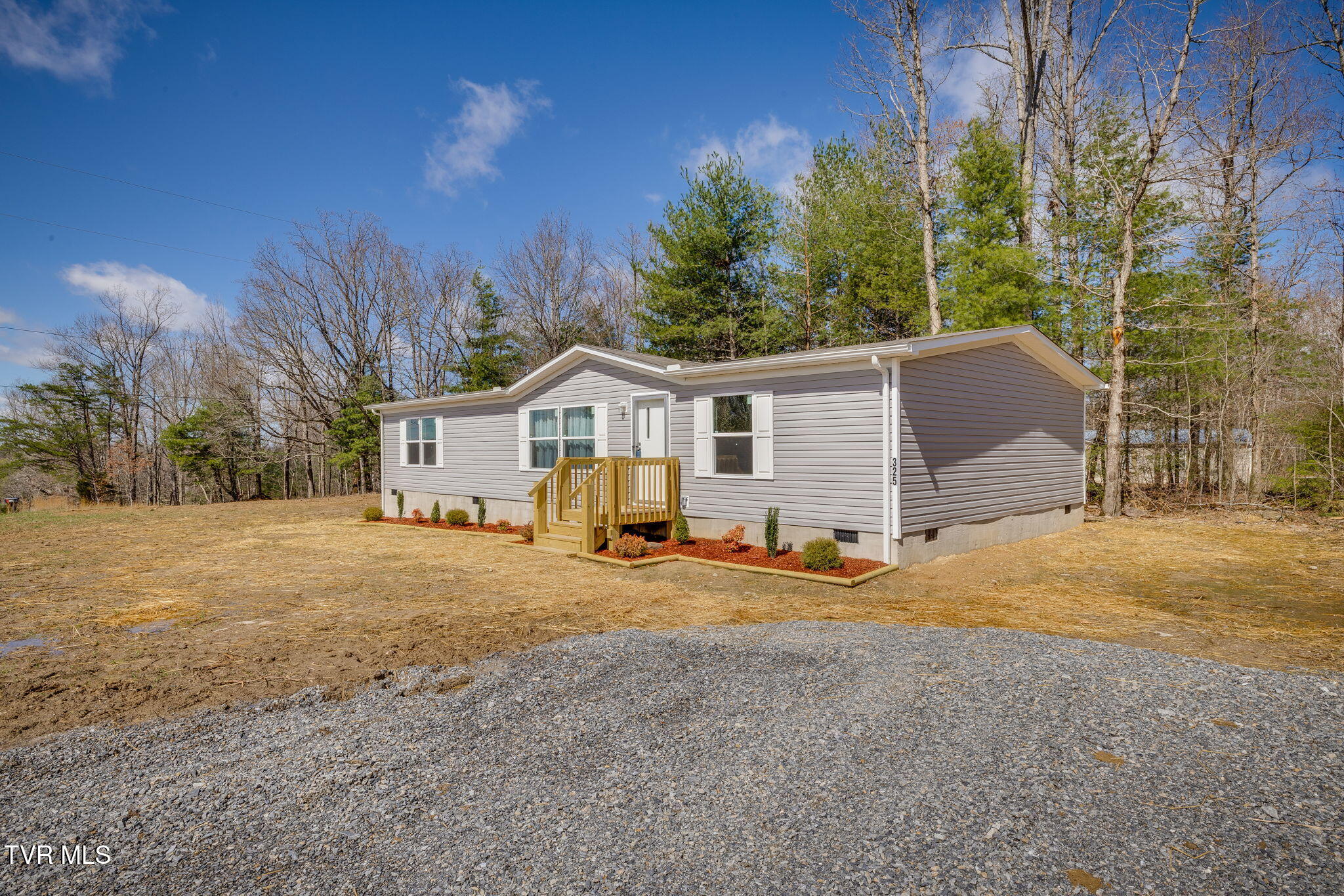 325 Laws Road Greeneville, TN 37743 - Photo 2 of 31 002