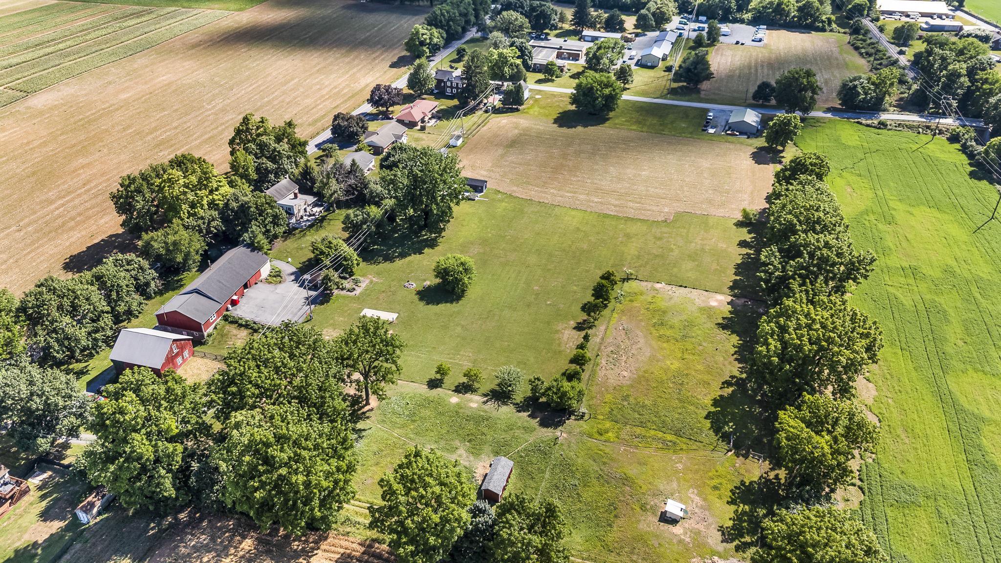 416 Snyder Road Reading, PA 19605 - Photo 5 of 63 Sprawling countryside retreat awaits!