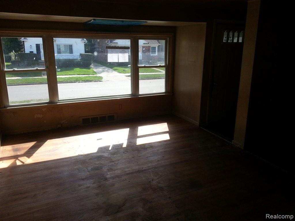 97 Mohawk Road Pontiac, MI 48341 - Photo 3 of 5 005.jpg
