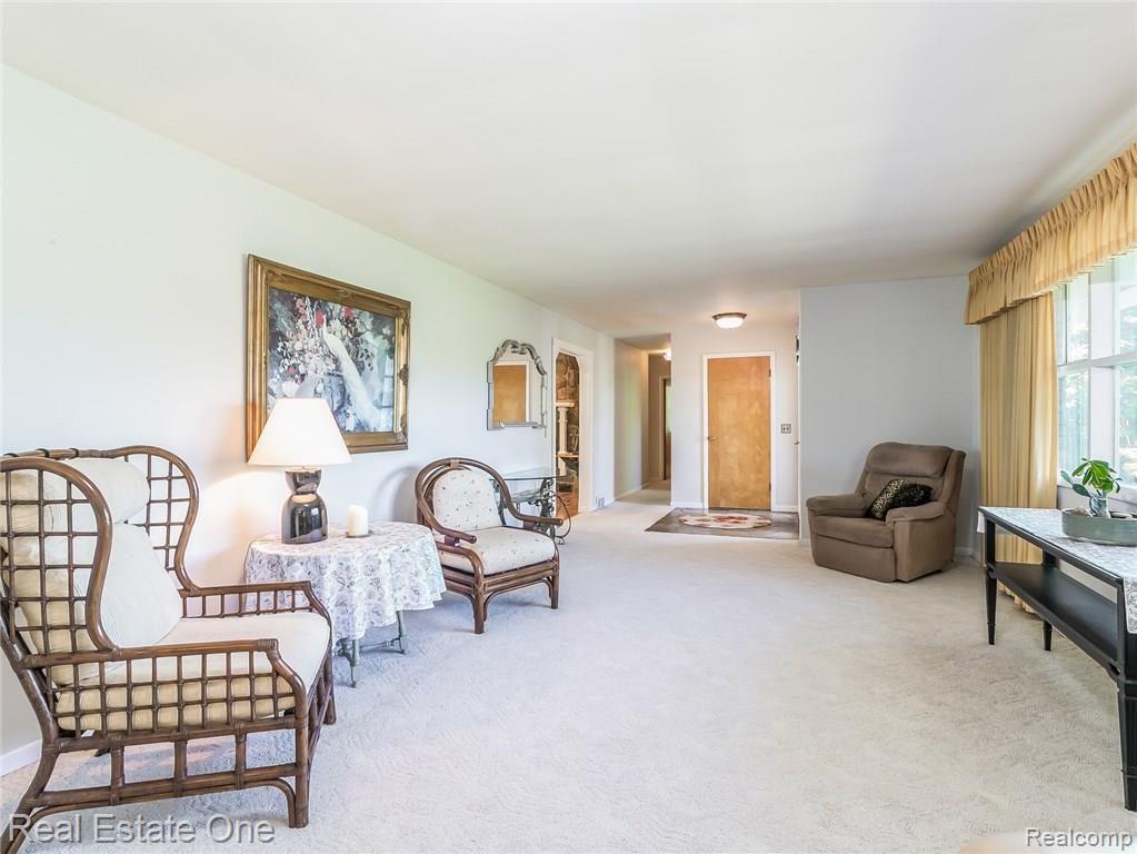 25768 Farmington Road Farmington Hills, MI 48336 - Photo 6 of 37
