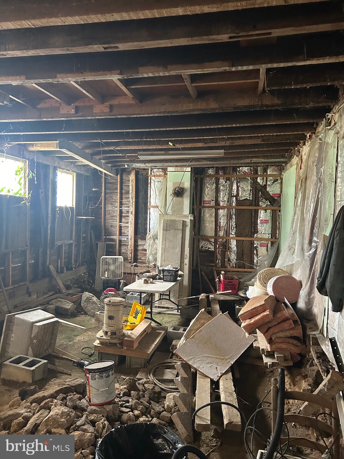 912 Main Street Port Norris, NJ 08349 - Photo 17 of 18 a living room with furniture