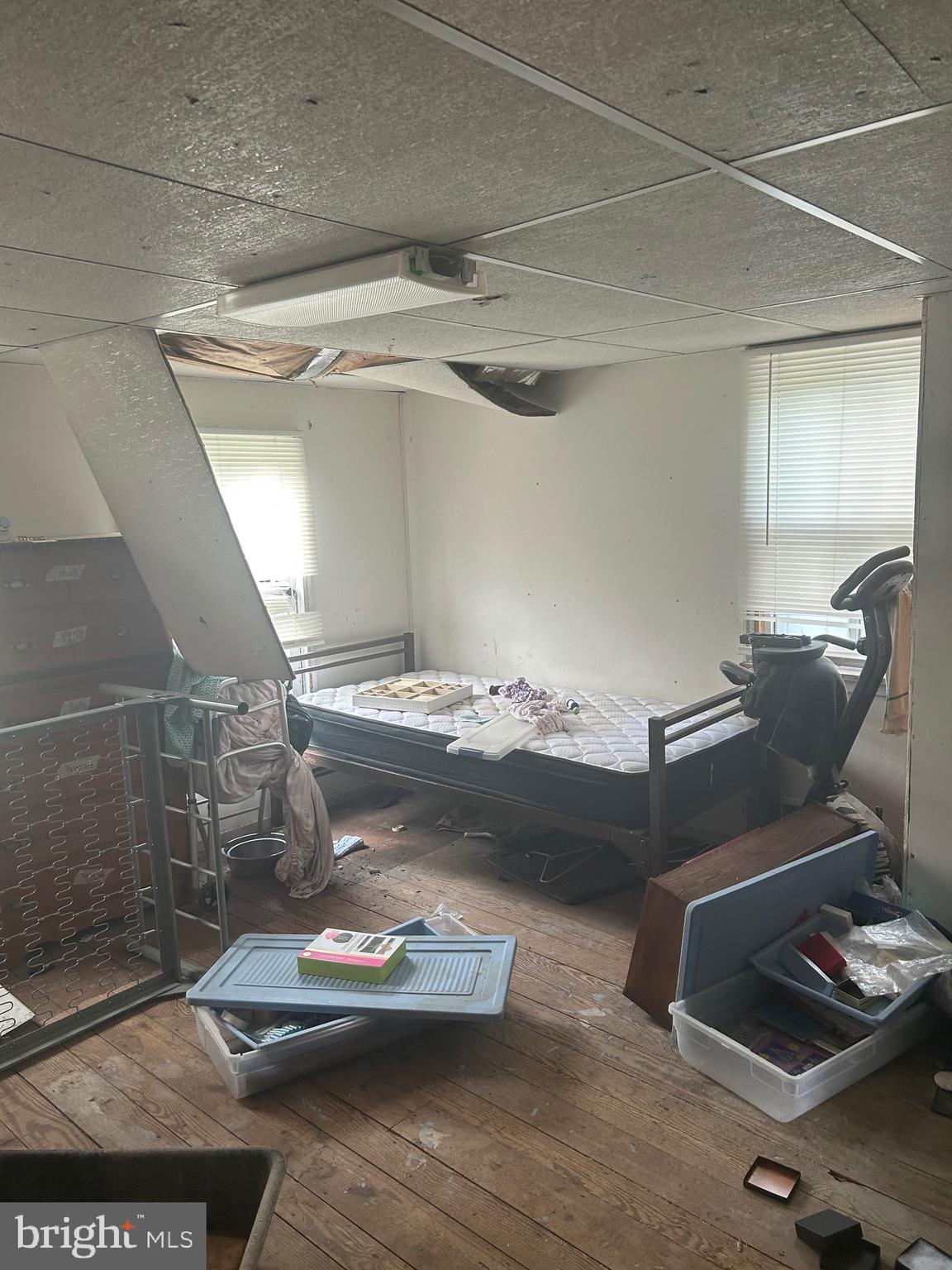 912 Main Street Port Norris, NJ 08349 - Photo 10 of 18 a view of workspace with wooden floor