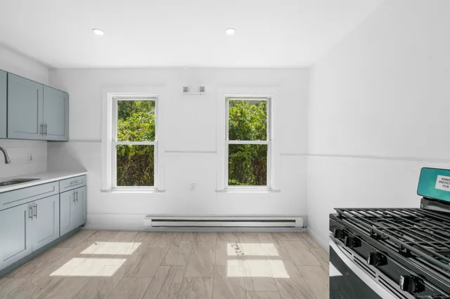 $445,500 | 95 Oak Street, Waterbury, CT 06704