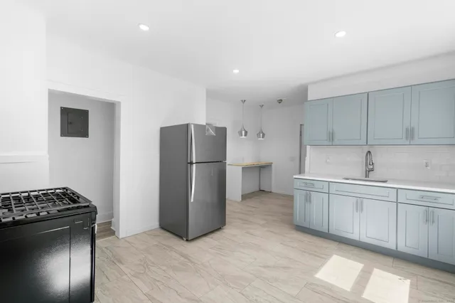 $445,500 | 95 Oak Street, Waterbury, CT 06704