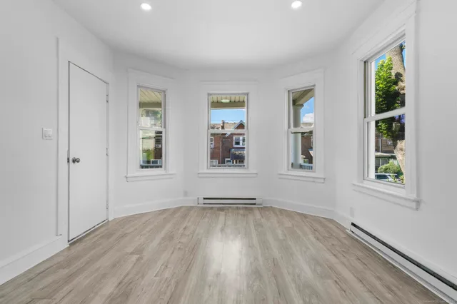 $445,500 | 95 Oak Street, Waterbury, CT 06704