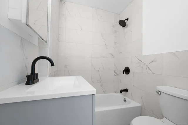 $445,500 | 95 Oak Street, Waterbury, CT 06704