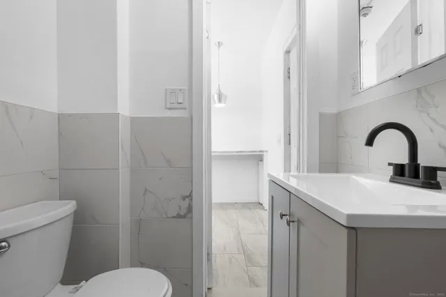 $445,500 | 95 Oak Street, Waterbury, CT 06704