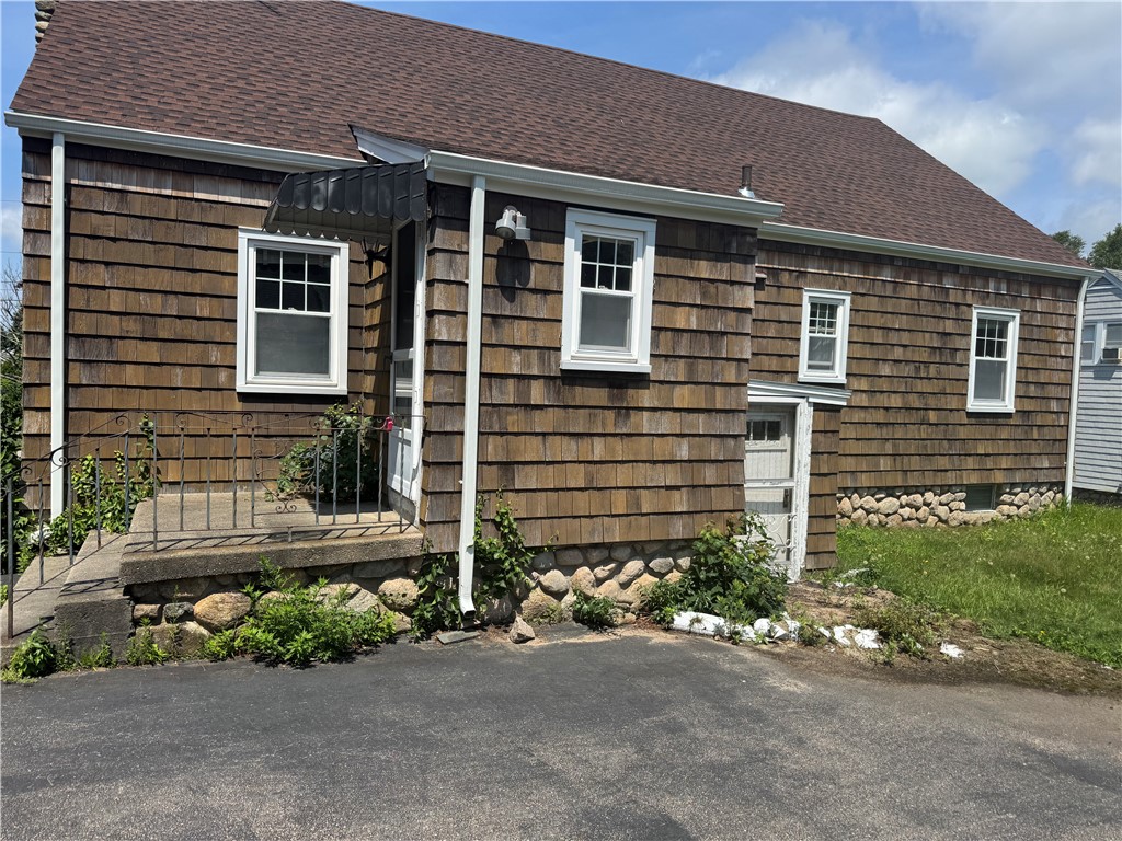 55 Ward Avenue Westerly, RI 02891 - Photo 2 of 21