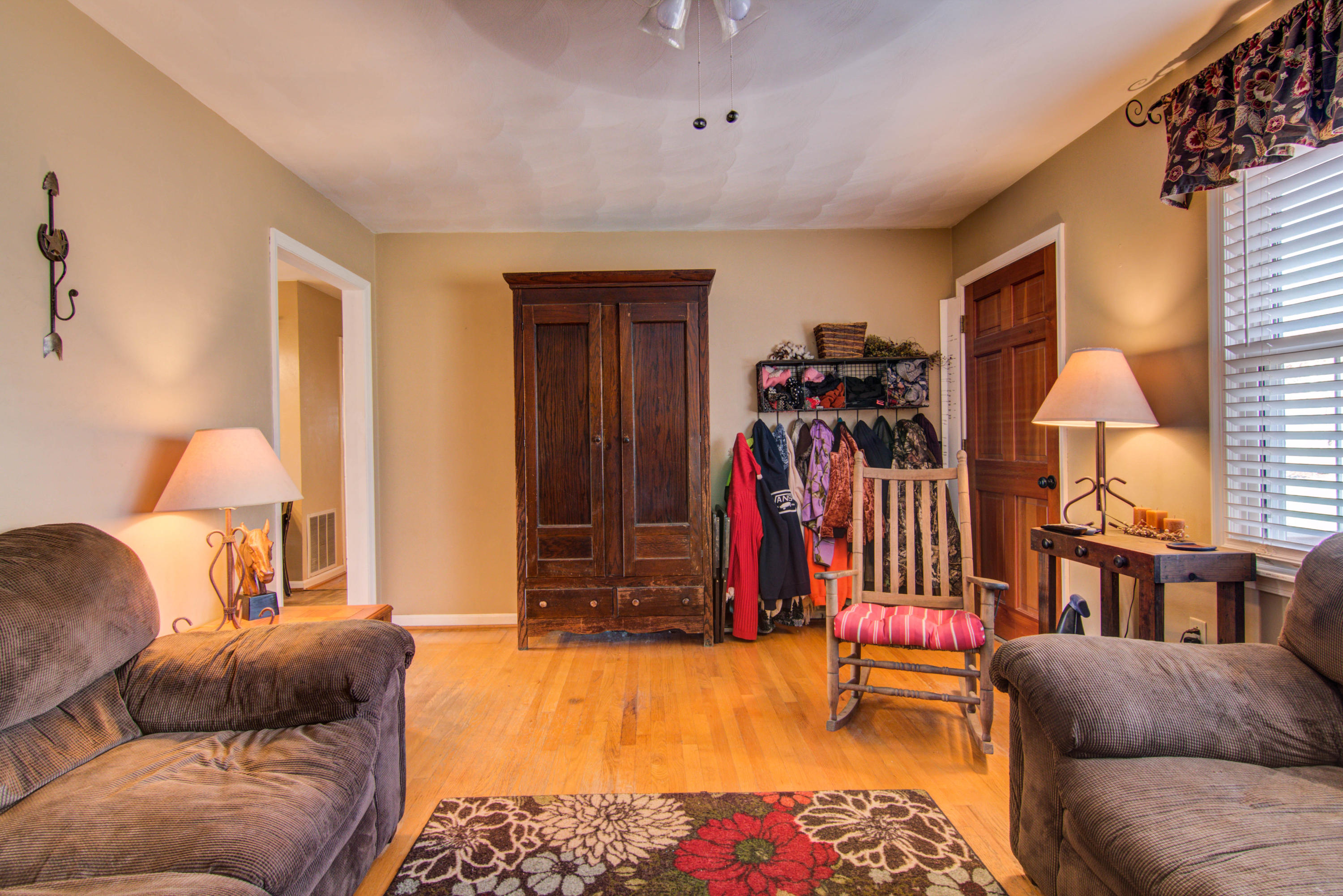 823 Mason Road Vinton, VA 24179 - Photo 4 of 47 IMG_8428_29_30_31_32